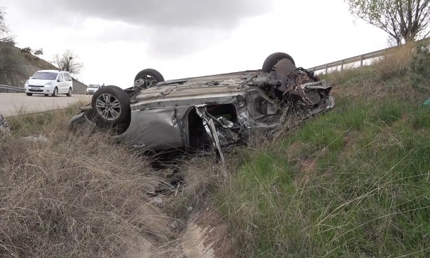 Şerit ihlali yaptı faciayı getirdi! Otomobile çarpıp metrelerce takla attı