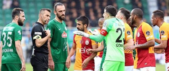 Foto - Serkan Çınar'dan Türk futbolunu ayağa kaldıracak çıkış! VAR'daki hakem öyle bir skandala imza atmış ki...
