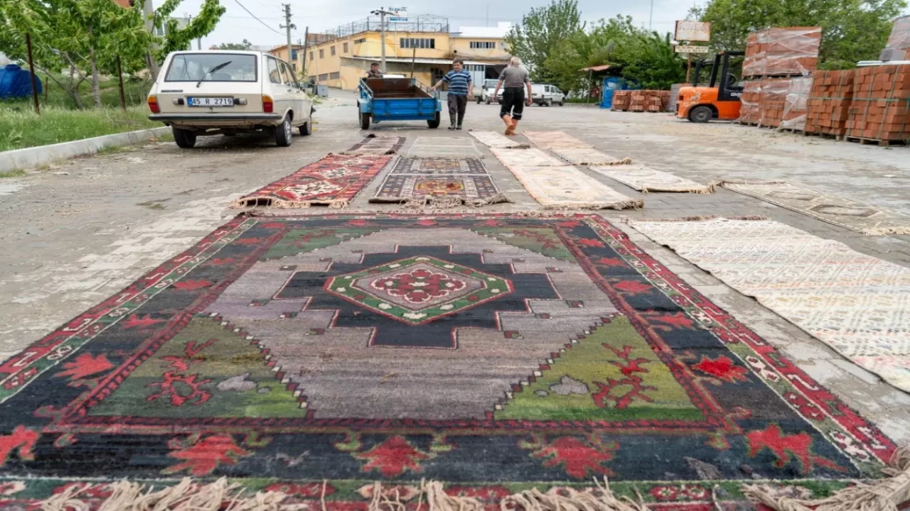 Foto - Servet haline gelmesi için yolun ortasına öylece atıyorlar, araçlar da üzerinden geçiyor! ABD başta olmak üzere birçok ülkeye ihraç ediliyor