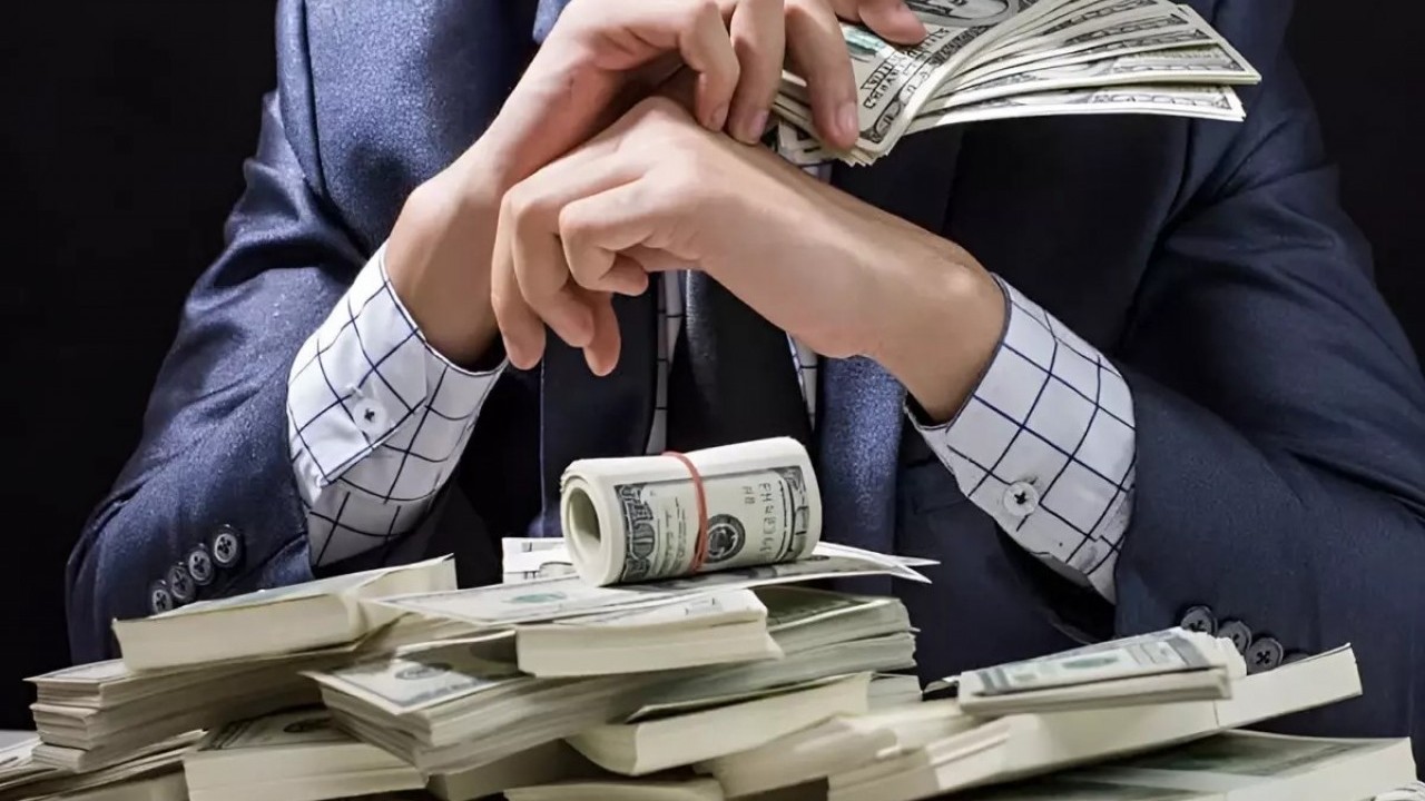 Serveti 500 milyar doları aşan ilk insan oldu!