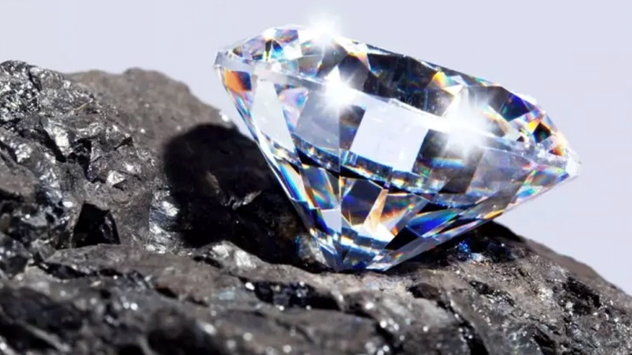 Servetin üzerinde yürüyorlar: Her yerden elmas fışkırıyor!