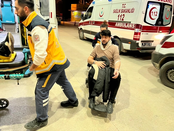 Foto - Servis minibüsü TIR'a çarptı: Yaralılar var
