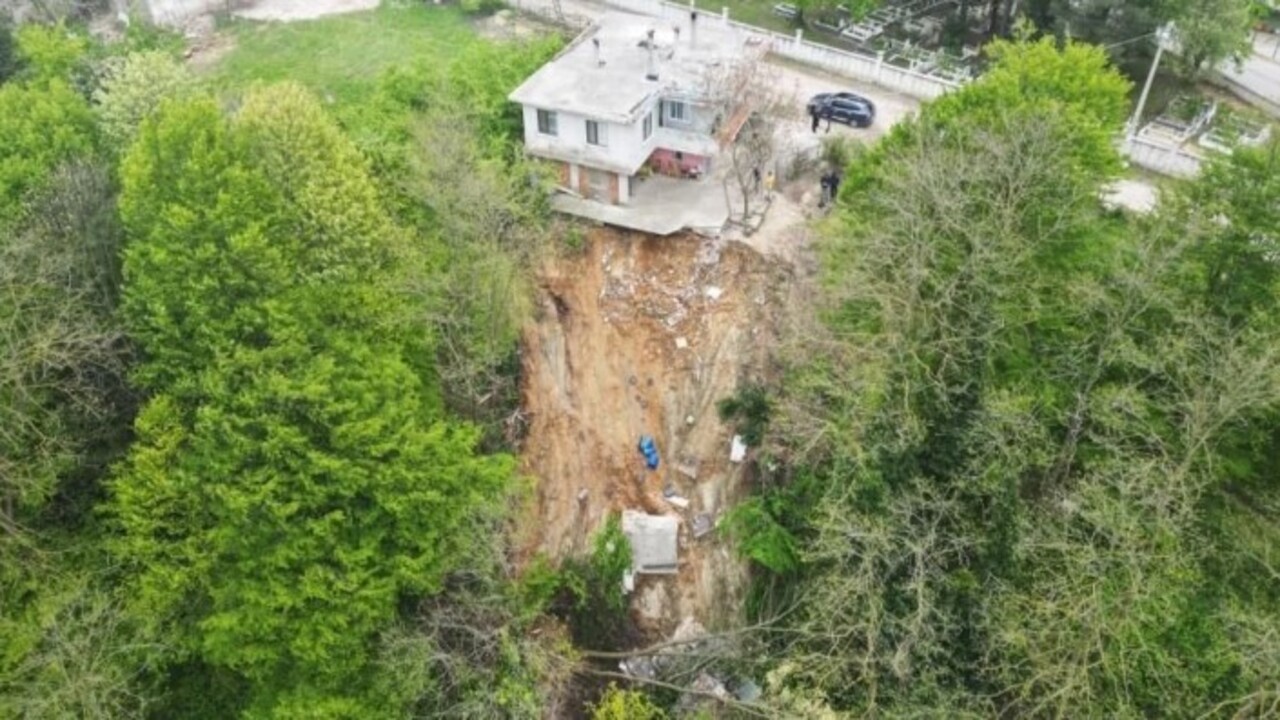 Sesi duydu dışarı çıktı! Hayatının şokunu yaşadı