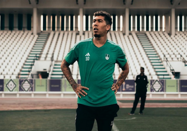 Sessiz sedasız bu anlaşmayı yaptılar: Fenerbahçe'yi değil rahipliği seçti! Yok artık daha neler...