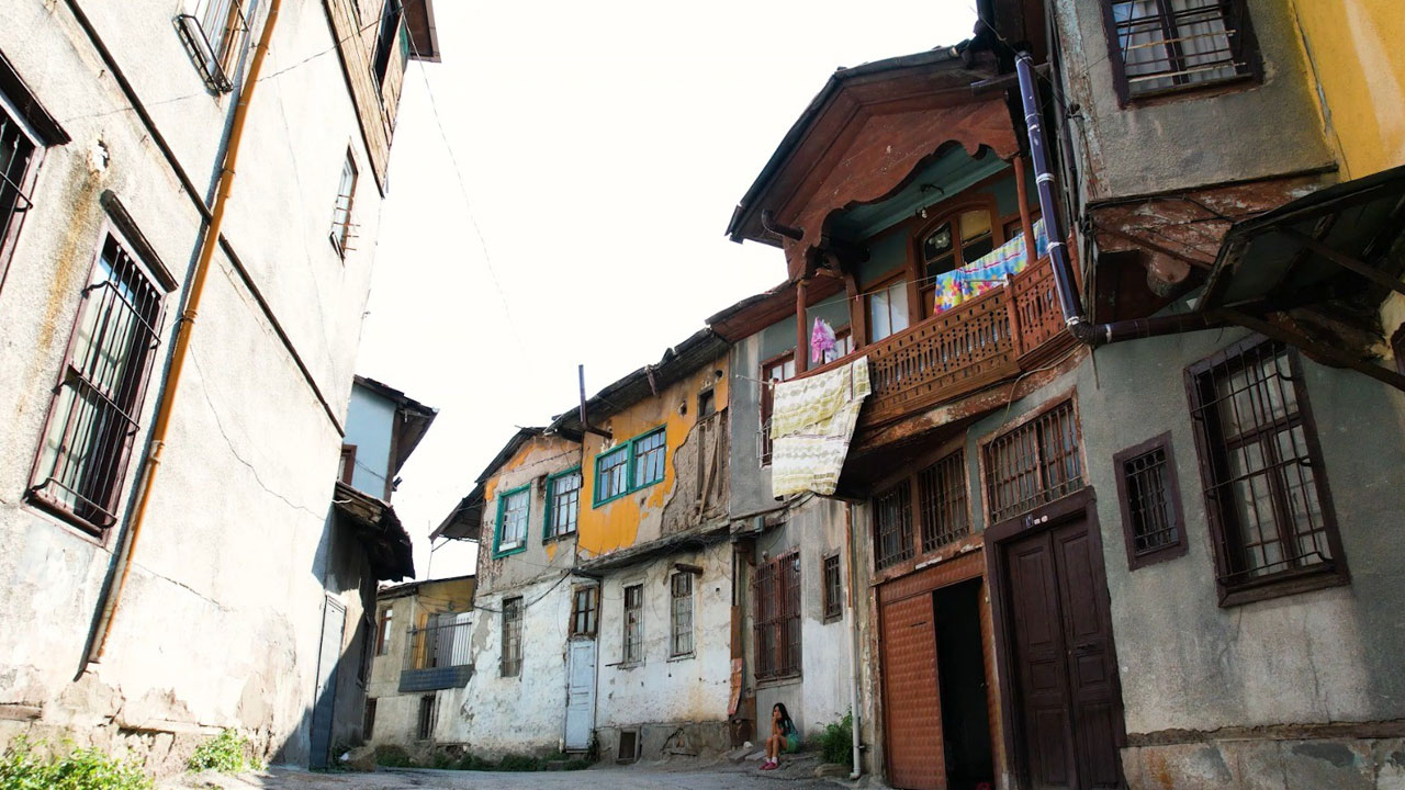 Sessizliğe gömülen mahalle: Ankara’nın kalbinde yalnız kalan bir tarih