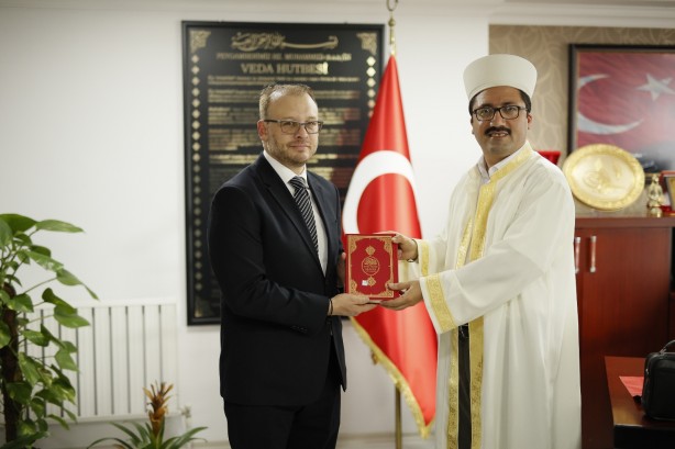 Foto - Sevdiği kadın ile evlenebilmek için Müslüman oldu