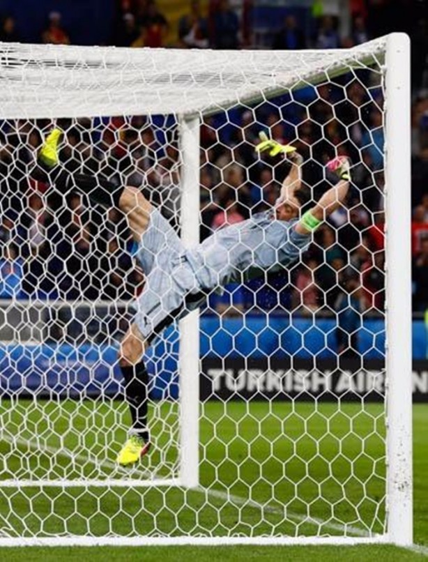 Foto - Sevinmeye çalışırken rezil oldu!