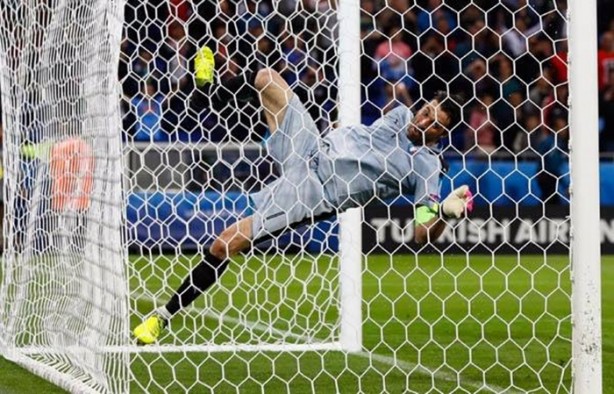 Foto - Sevinmeye çalışırken rezil oldu!