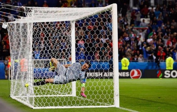 Foto - Sevinmeye çalışırken rezil oldu!