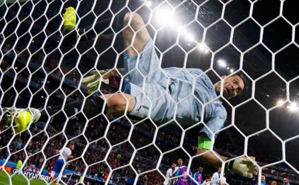 Foto - Sevinmeye çalışırken rezil oldu!