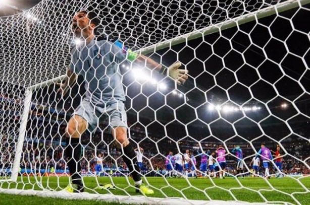 Foto - Sevinmeye çalışırken rezil oldu!