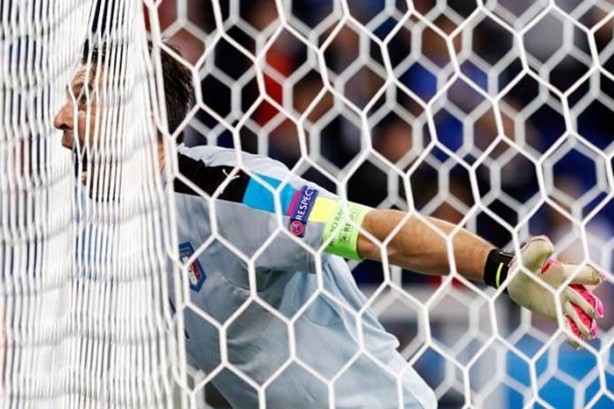 Sevinmeye çalışırken rezil oldu!