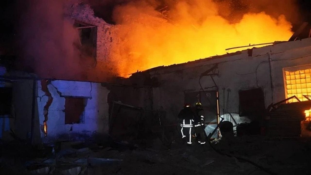 Foto - Seyir füzelerinin motorlarının üretimi yapılıyordu: Savunma sanayi tesisi vuruldu