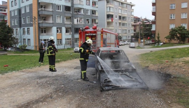 Foto - Seyir halindeki araç alev aldı