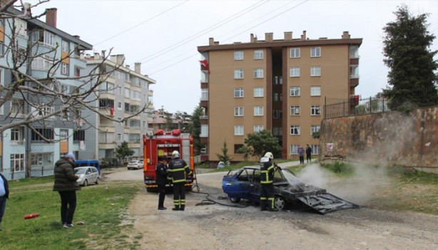 Foto - Seyir halindeki araç alev aldı