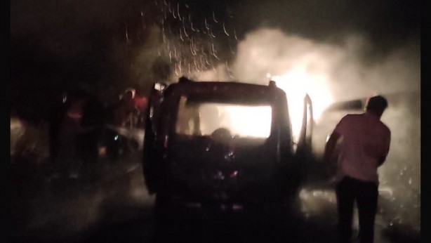 Seyir halindeki araç alev topuna döndü