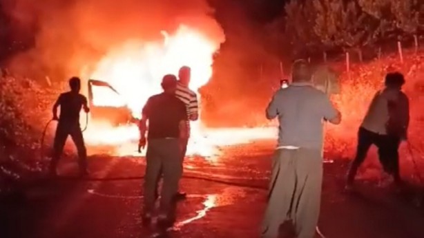 Foto - Seyir halindeki araç alev topuna döndü