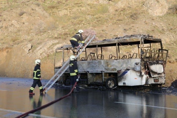 Seyir halindeki işçi servisi