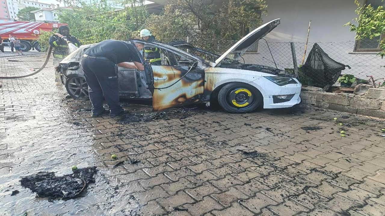 Seyir halindeki otomobil alev topuna döndü! Yaralı sürücü kendini dışarı zor attı!