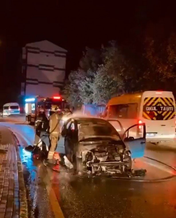 Foto - Seyir halindeydi! Otomobil alev aldı