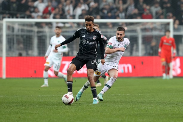 Foto - Seyirci azlığında, tribünlere Arap turist dopingi! Darısı diğer statlarımızın başına... 