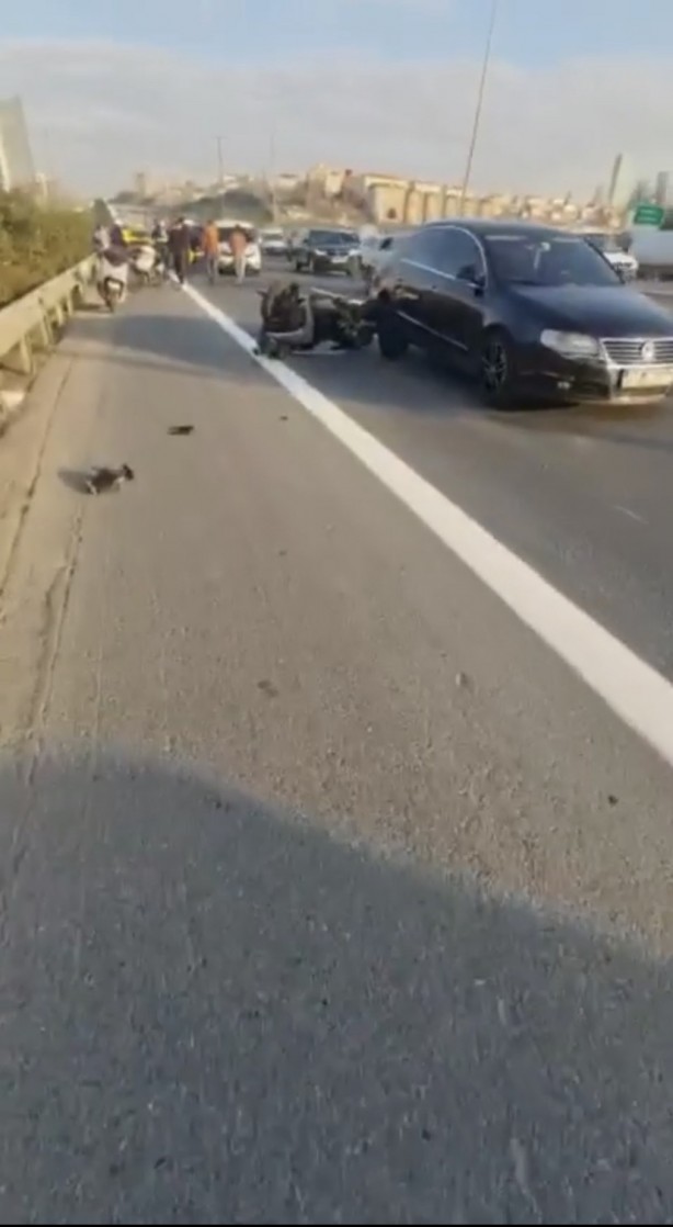 Foto - Seyrantepe TEM Otoyolu’nda feci kaza: Ölü ve yaralı var