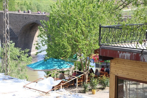 Foto - Seyrine doyulmaz bir yapı: On Gözlü Köprü