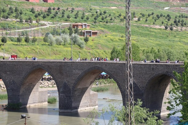 Foto - Seyrine doyulmaz bir yapı: On Gözlü Köprü