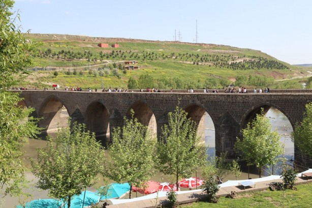 Foto - Seyrine doyulmaz bir yapı: On Gözlü Köprü