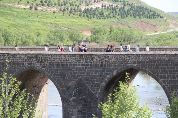 Foto - Seyrine doyulmaz bir yapı: On Gözlü Köprü