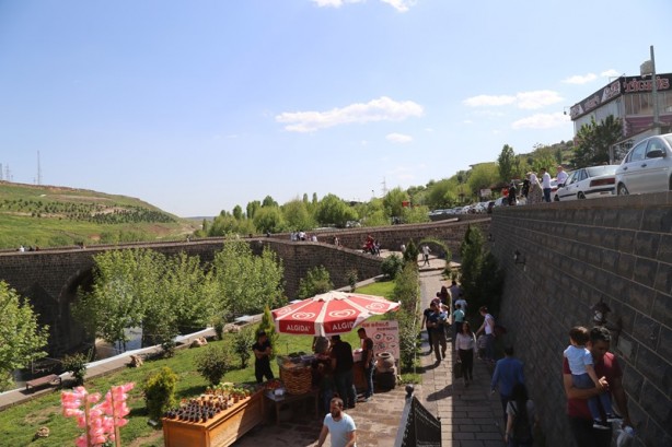 Foto - Seyrine doyulmaz bir yapı: On Gözlü Köprü