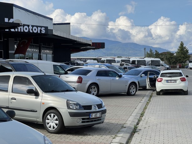 Foto - Şeytana pabucu ters giydiriyorlar! Otomobilde yok böyle dolandırıcılık yöntemi