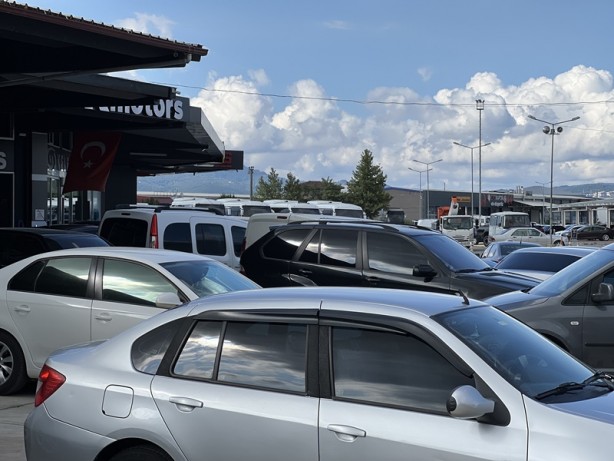 Foto - Şeytana pabucu ters giydiriyorlar! Otomobilde yok böyle dolandırıcılık yöntemi