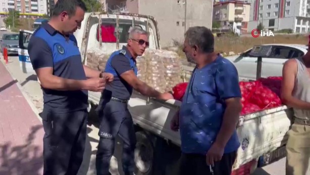 Foto - Seyyar satıcıdan şüphelenen zabıta, soğan çuvallarını tartınca şaştı kaldı! Gerçek ortaya çıktı! Rezalet ki ne rezalet