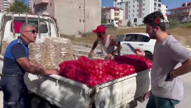 Foto - Seyyar satıcıdan şüphelenen zabıta, soğan çuvallarını tartınca şaştı kaldı! Gerçek ortaya çıktı! Rezalet ki ne rezalet