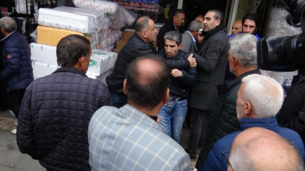 Foto - Seyyar satıcıların bıçaklı kavgası! 1 ağır yaralı