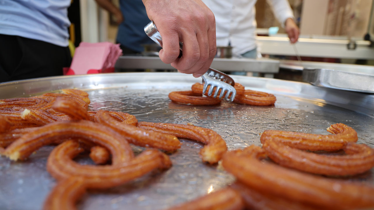 Foto - Seyyarlıktan dükkan sahipliğine! 23 yaşındaki Lokman’ın tatlı başarısı