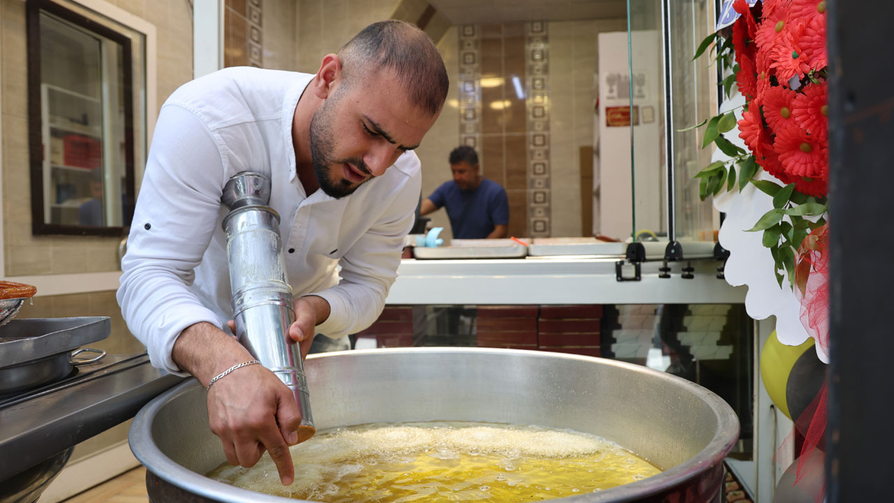 Foto - Seyyarlıktan dükkan sahipliğine! 23 yaşındaki Lokman’ın tatlı başarısı