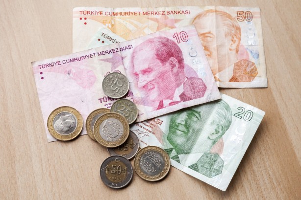 SGK resmen duyurdu! Ev hanımları bin 547 lira aylıkla emekli olabilir
