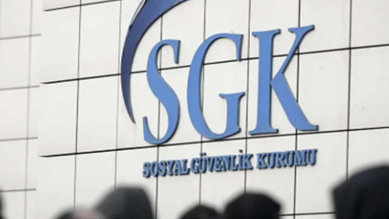Foto - Emekli maaşı uyarısı: 1 hafta içinde SGK'ya başvuru yapmayanların maaşı yüzde 30 daha az olacak
