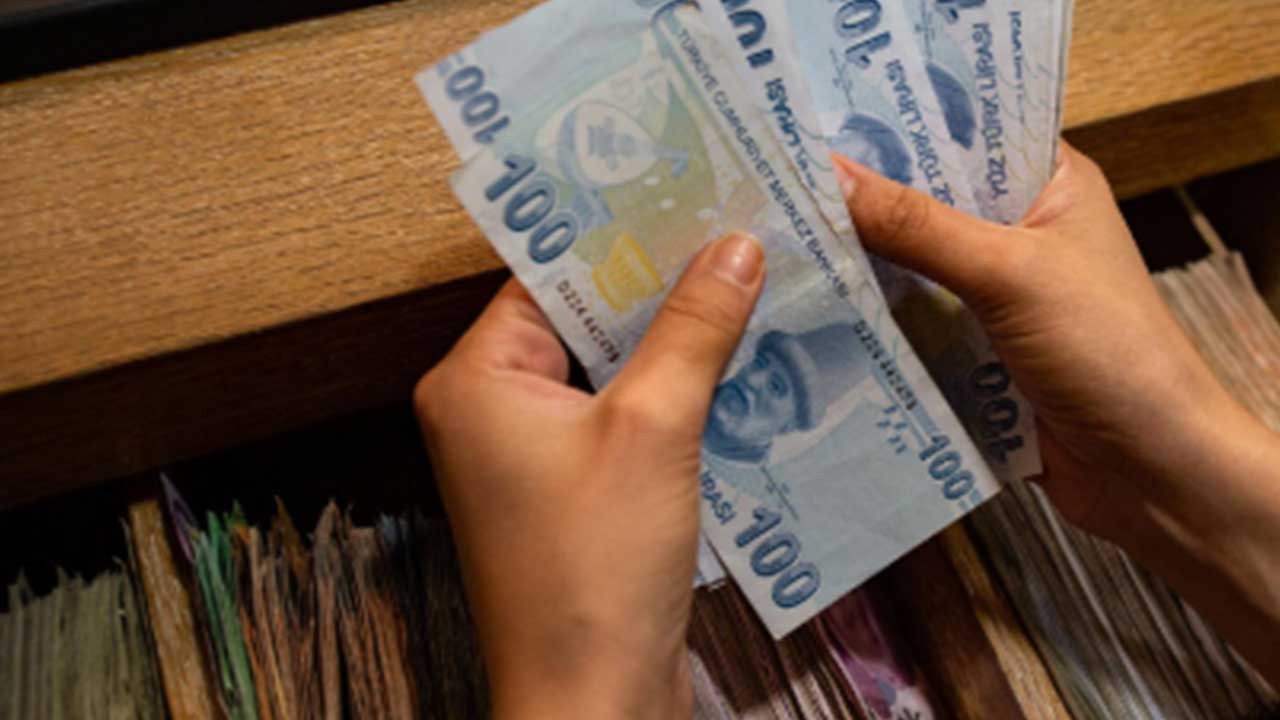 Foto - Emekli maaşı uyarısı: 1 hafta içinde SGK'ya başvuru yapmayanların maaşı yüzde 30 daha az olacak