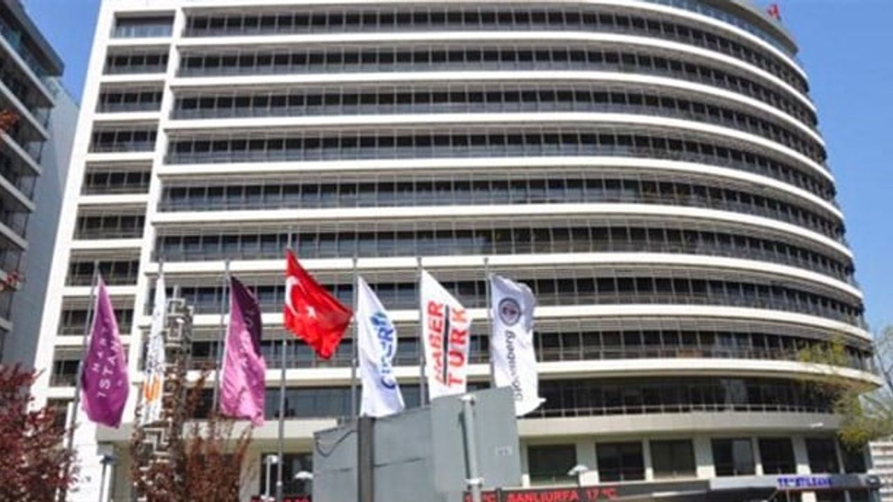 Foto - Show TV ve Habertürk’e operasyon Cem Küçük’ü de şaşırttı! Emin olamayıp bakın ne yapmış