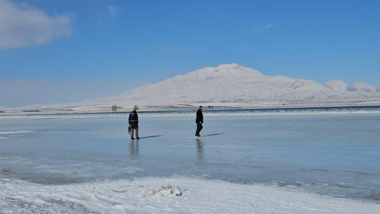 Foto - Sibirya soğukları Van Gölü’nü buz pistine döndürdü