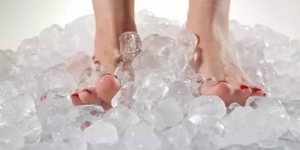Foto - Sıcak duştan sonra ayağınıza mutlaka soğuk su dökün! Sağlık açısından çok önemli! Bakın ne işe yarıyor! İşte fizyoterapistlerin basit yöntemi