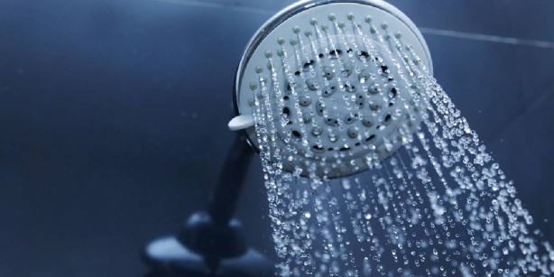 Foto - Sıcak duştan sonra ayağınıza mutlaka soğuk su dökün! Sağlık açısından çok önemli! Bakın ne işe yarıyor! İşte fizyoterapistlerin basit yöntemi