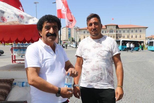 Sıcak havalar en çok onların yüzünü güldürüyor