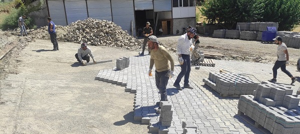 Foto - Sıcak havaya rağmen güneş altında çalışıyorlar