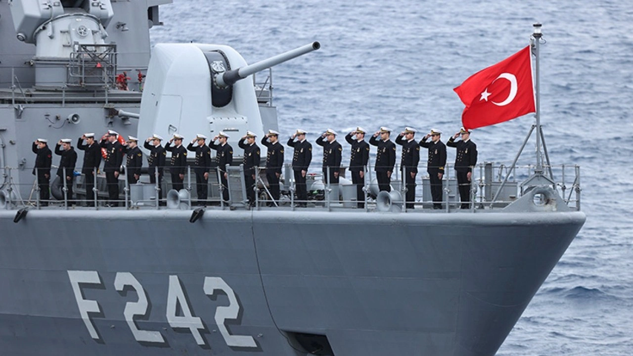 Foto - Sıcak saatler: Türkiye 92 savaş gemisi, savaş helikopteri, savaş uçakları ve İHA'larla harekete geçti