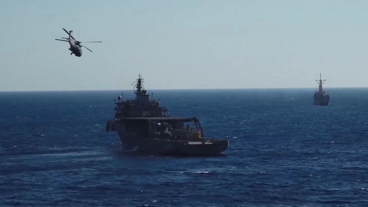 Foto - Sıcak saatler: Türkiye 92 savaş gemisi, savaş helikopteri, savaş uçakları ve İHA'larla harekete geçti