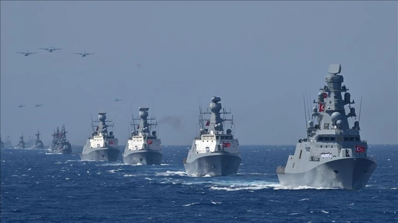 Foto - Sıcak saatler: Türkiye 92 savaş gemisi, savaş helikopteri, savaş uçakları ve İHA'larla harekete geçti